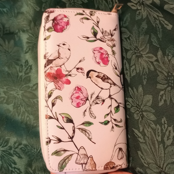 Iman Purse and (no name) Wallet - Picture 15 of 16